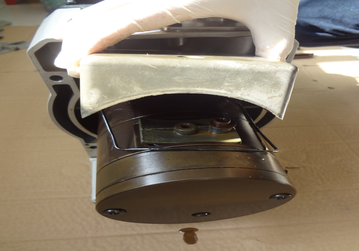 排氣閥片護(hù)蓋拆除-普樂斯等離子清洗機