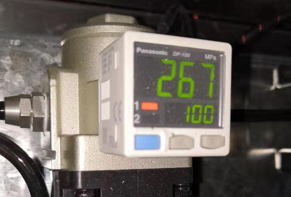 等離子清洗機(jī)所用的數(shù)顯壓力表-普樂斯等離子清洗機(jī)