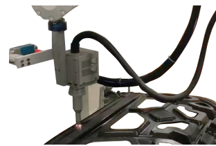 大氣射流等離子清洗機(jī)加裝在機(jī)械手上-普樂斯等離子表面處理