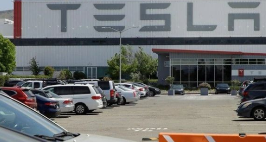 特朗普發(fā)聲支持特斯拉加州工廠復(fù)工，普樂(lè)斯等離子清洗機(jī)觀察