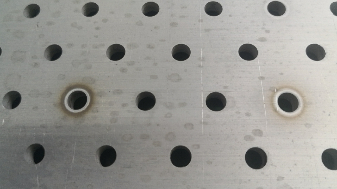 【普樂(lè)斯】等離子清洗機(jī)電極板上可見(jiàn)的污染物