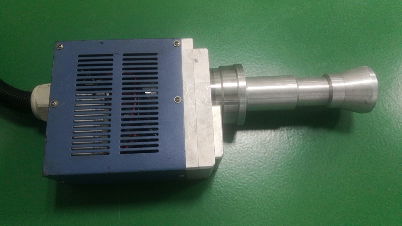 【普樂斯】自動(dòng)等離子清洗點(diǎn)膠一體機(jī)的等離子旋噴噴槍部分