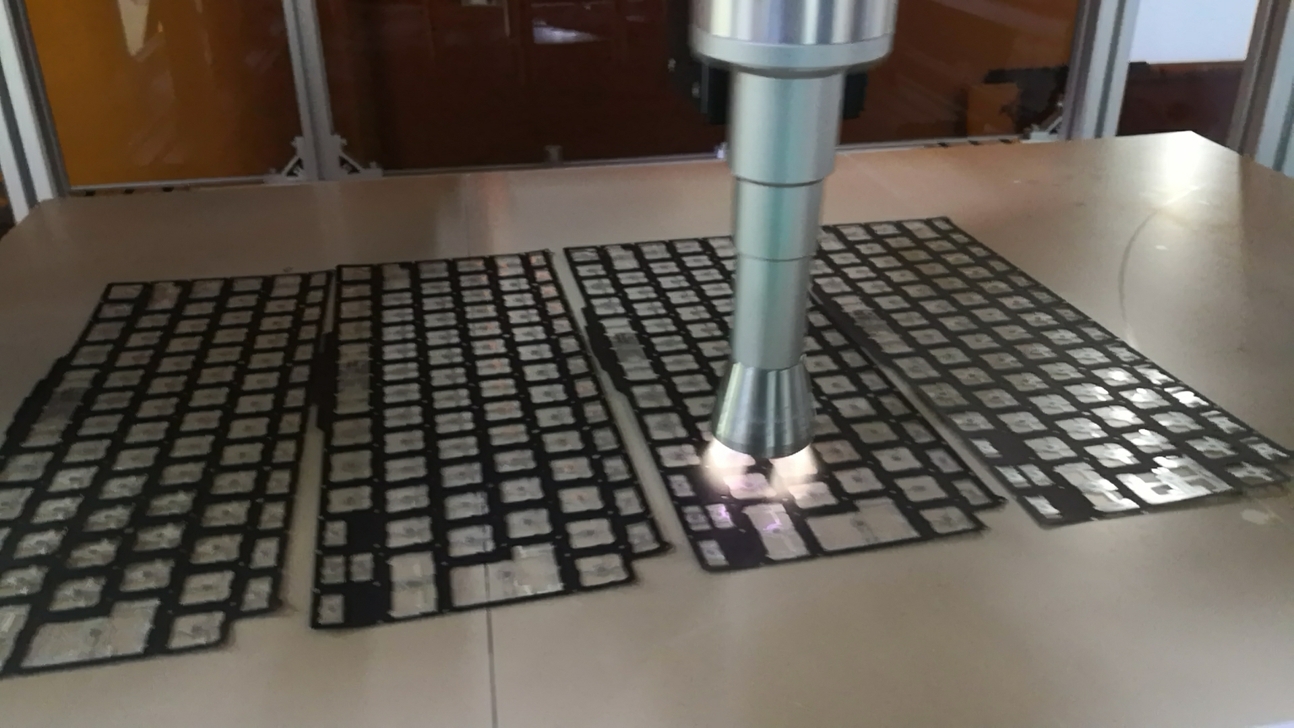 【普樂(lè)斯】大氣等離子清洗機(jī)設(shè)備正處理電腦鍵盤(pán)